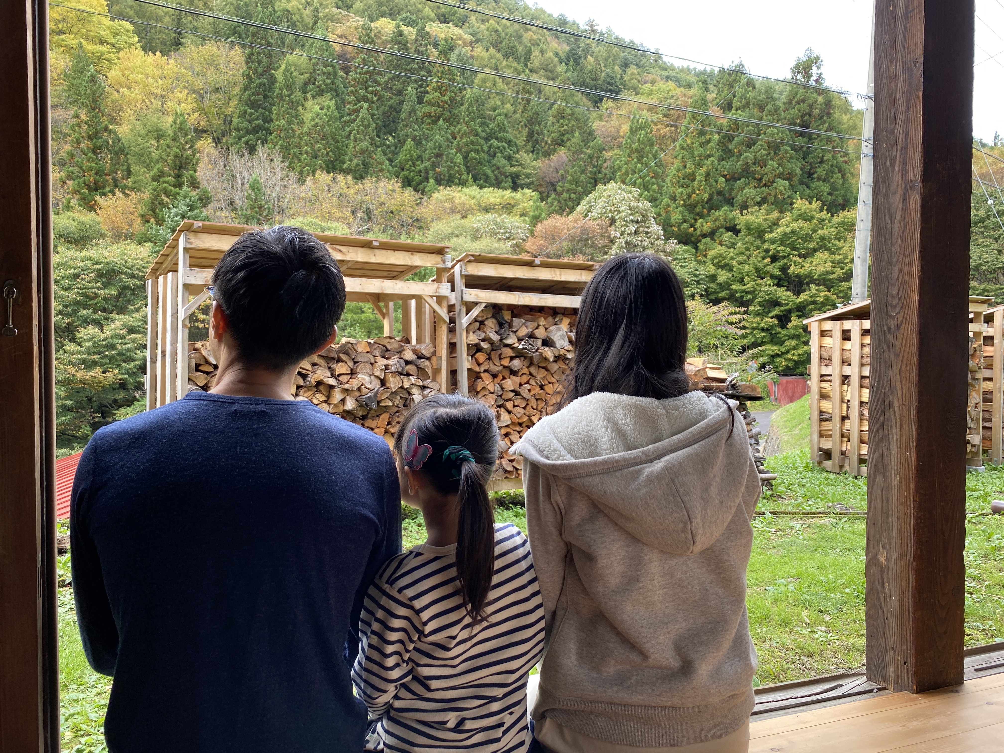 菊地さん家族の後ろ姿