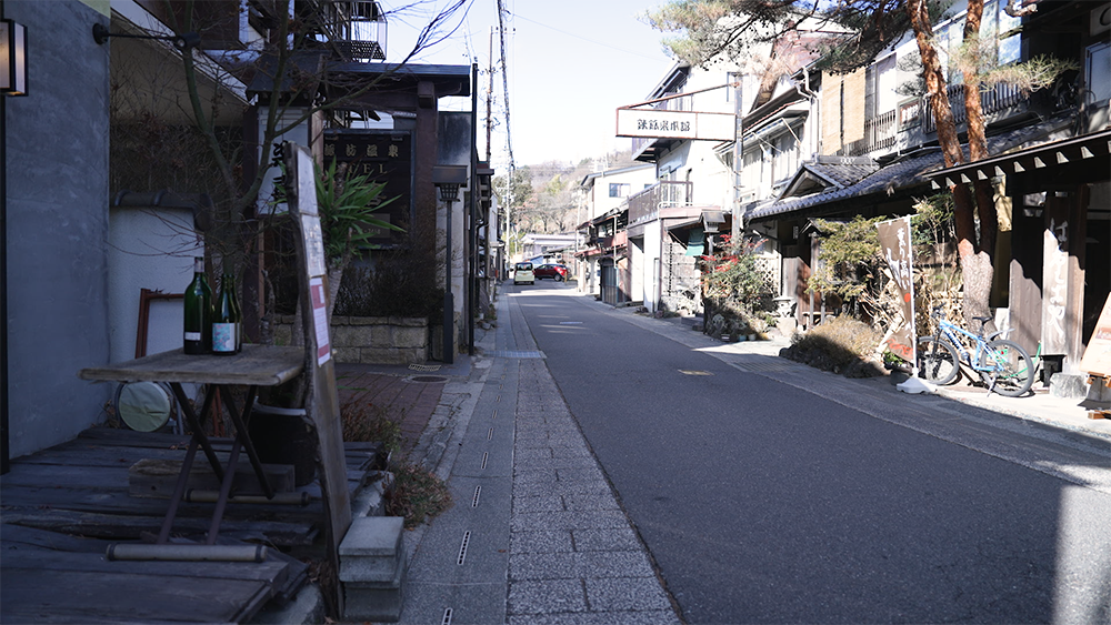 温泉街の通り